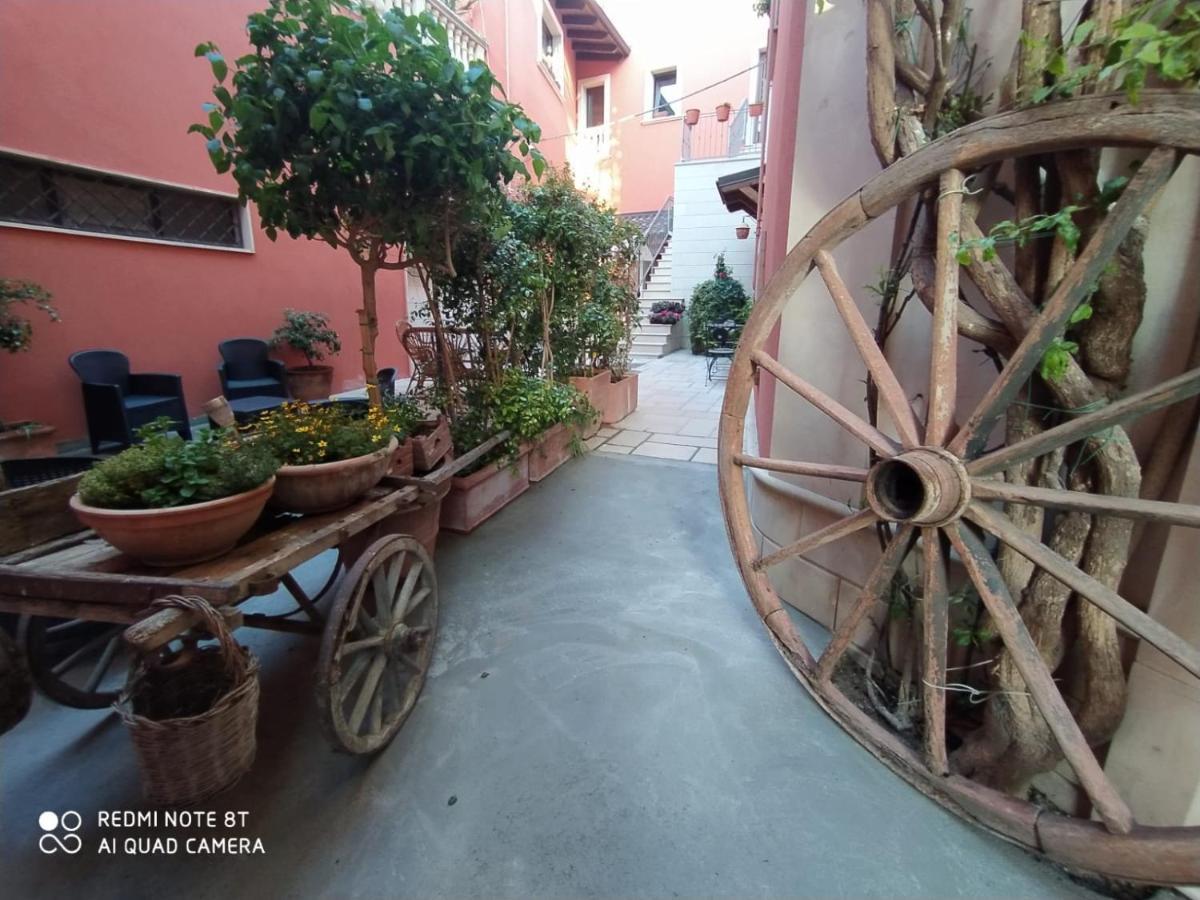 B&B Corte Dei Figuli San Pietro in Lama 外观 照片